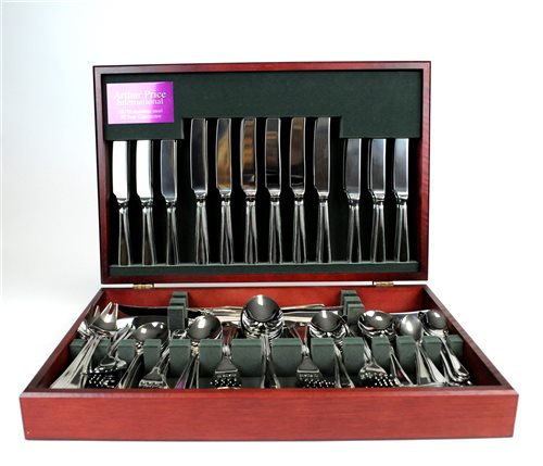 Lot 30 - A canteen of cutlery