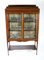 Lot 395 - An Edwardian crossbanded mahogany display cabinet