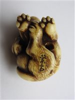 Lot 301 - A Japanese carved ivory tiger netsuke signed Hogen Rantei