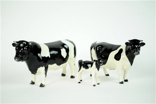Lot 134 - A family of three Beswick Friesian cattle