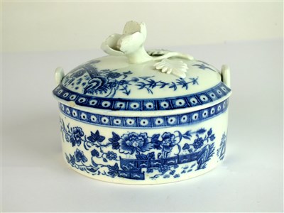 Lot 348 - A Caughley blue and white butter pot and cover