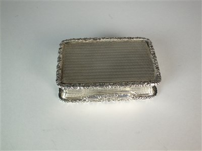 Lot 13 - A presentation silver snuff box