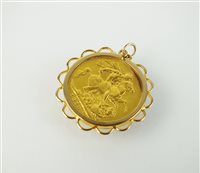 Lot 180 - A sovereign set pendant