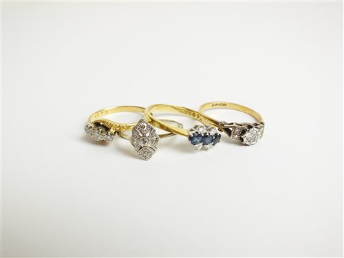 Lot 34 - An 18ct gold sapphire and diamond ring