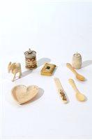 Lot 551 - A selection of ivory items