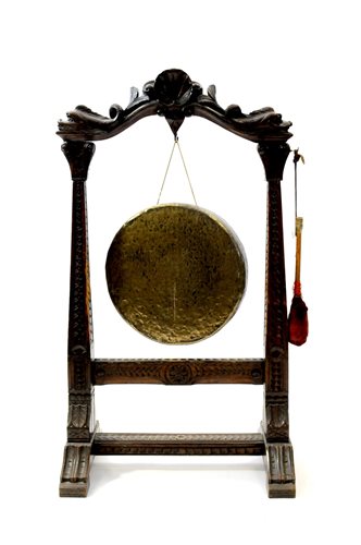 Lot 549 - A Victorian carved oak free standing dinner gong