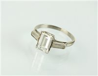 Lot 139 - A rectangular cut diamond ring