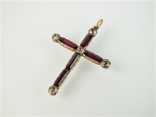 Lot 157 - A paste set crucifix