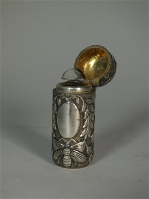 Lot 107 - A Victorian silver mounted scent bottle