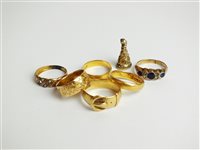 Lot 41 - A collection of rings