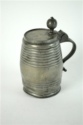 Lot 141 - German - Saxony a pewter lidded tankard, circa 1820