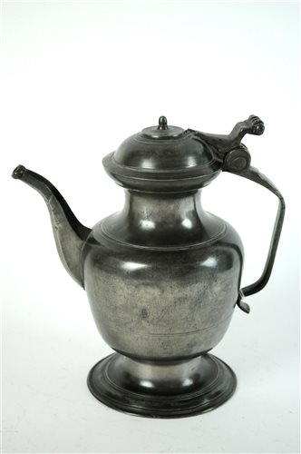 Lot 769 - A French 18th century pewter oil/spirit flagon