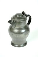 Lot 163 - An early 19th century pewter quart cider or ale jug