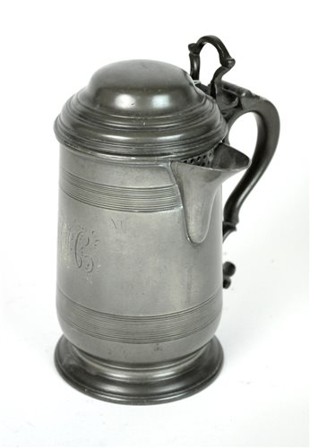 Lot 164 - An early 19th century dome lidded pewter quart measure