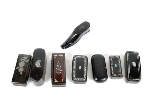 Lot 188 - A collection of snuff boxes