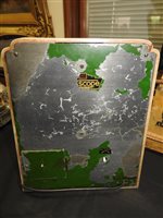 Lot 490 - An Art Deco pink bakelite Vitascope automata clock