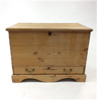 Lot 792 - Stripped pale pine blanket chest