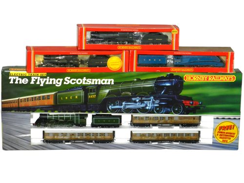 Lot 365 - Hornby Flying Scotsmen set, Mallard and two GWR Locomotives