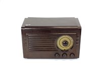 Lot 670 - An early 20th century Bakelite cased valve ‘worldwide’ radio set