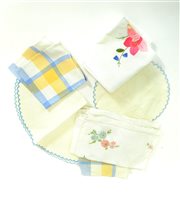 Lot 645 - A small collection of vintage domestic linen, table cloths, doilies etc