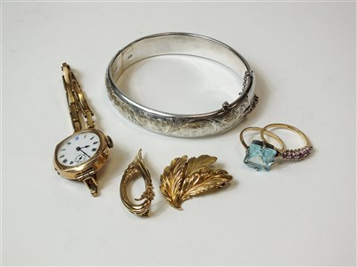 Lot 294 - A collection of jewellery and dressing set