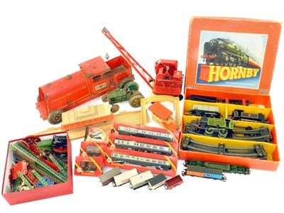 Lot 793 - Quantity of Hornby O and OO Railways, pre-war Meccano and Triang Toys