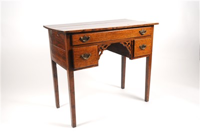 Lot 627 - A George III oak side table