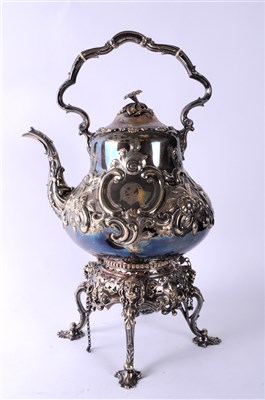 Lot 392 - A silver plated kettle on stand