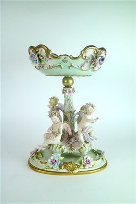 Lot 406 - A Capodimonte porcelain table centrepiece