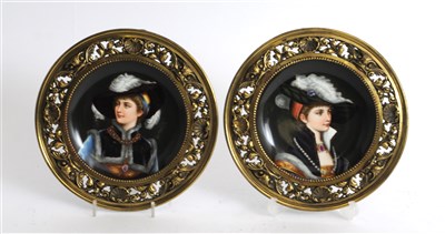 Lot 105 - A pair of Vienna porcelain cabinet plates