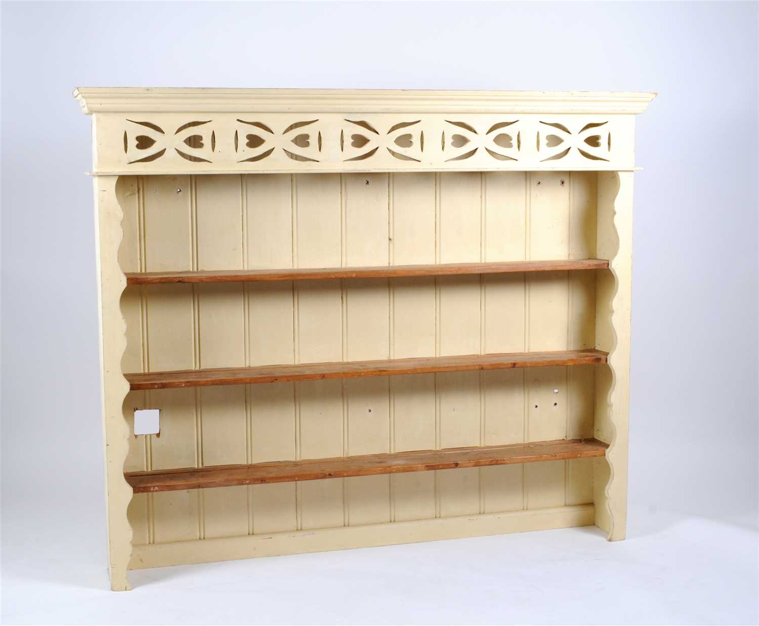 Lot 740 - A large painted rustic pine dresser plate / delft wall rack