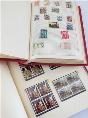 Lot 315 - A collection of stamps