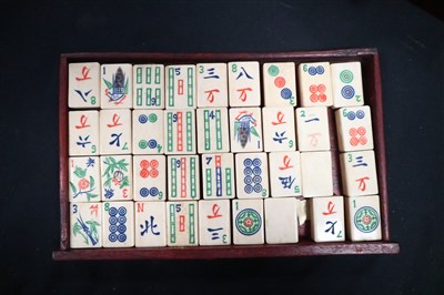 Lot 517 - A 20th century Chinese cased Mah Jong set