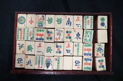 Lot 517 - A 20th century Chinese cased Mah Jong set