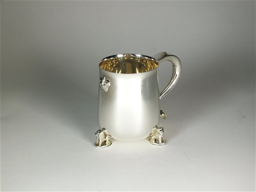 Lot 46 - A commemorative silver Jubilee mug