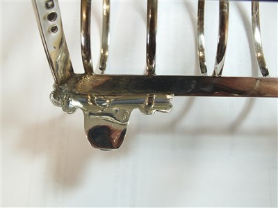Lot 121 - An Exeter silver toast rack