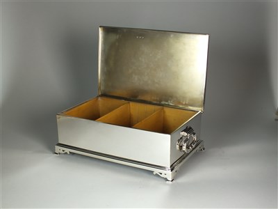 Lot 127 - A silver cigar box