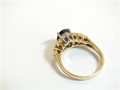 Lot 73 - A sapphire and diamond ring