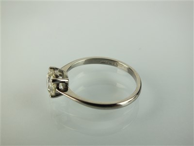Lot 162 - A single stone diamond ring