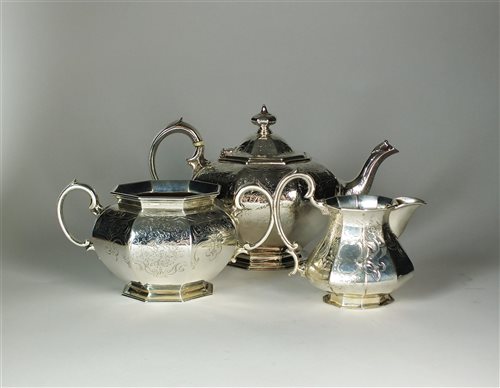 Lot 108 - A Victorian silver teapot and sugar bowl