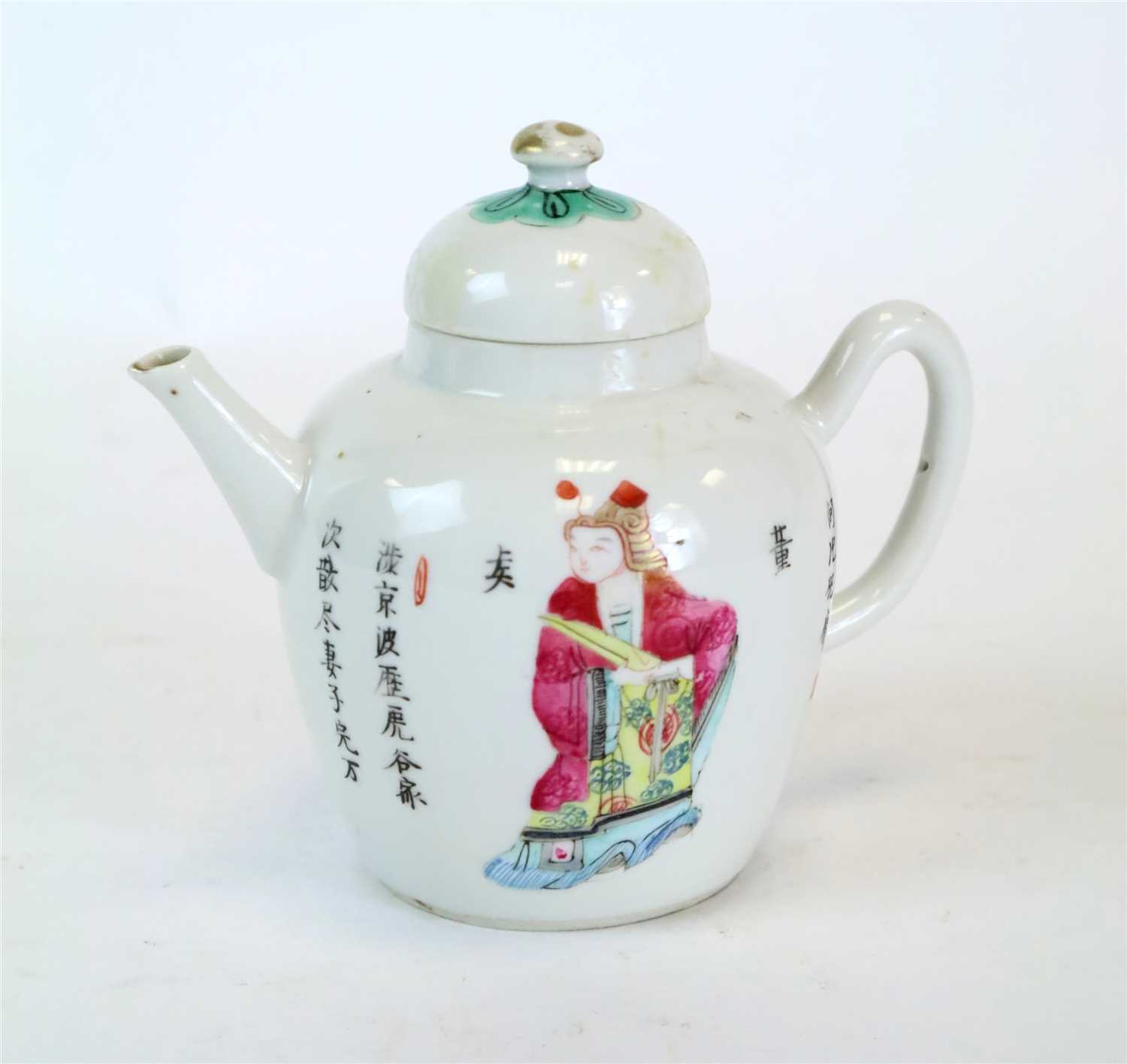 Lot 149 - A Qing period Chinese export porcelain teapot and cover