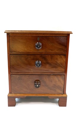 Lot 927 - A small Victorian mahogany chest three drawers