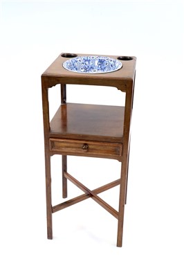 Lot 978 - A small Victorian mahogany wash stand