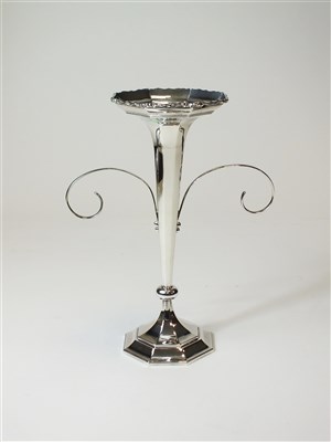Lot 271 - A silver trumpet vase