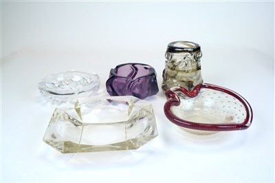 Lot 246 - Five pieces of mid-20th century glass