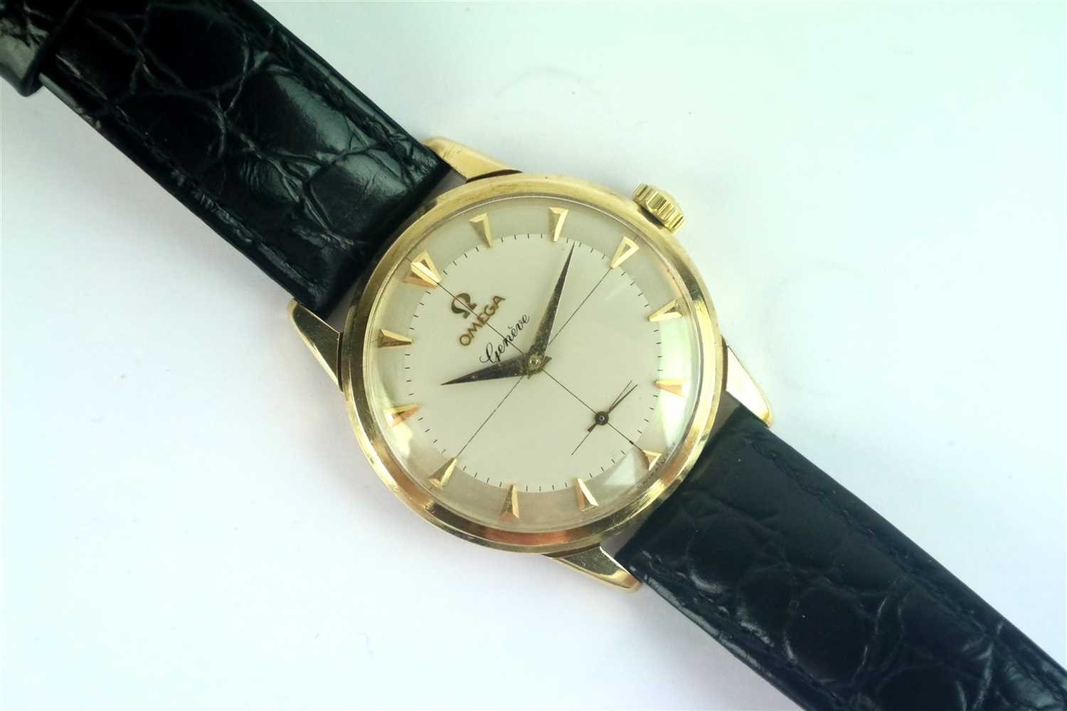 Lot 249 - A Gentleman's 9ct Gold Omega Geneve Wristwatch