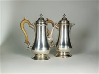 Lot 125 - A Queen Anne style silver coffee pot and hot water jug