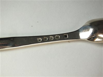Lot 119 - A George III silver marrow scoop