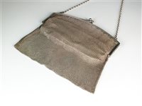 Lot 397 - A silver mesh purse