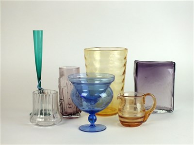 Lot 268 - A group of mid-20th century glass